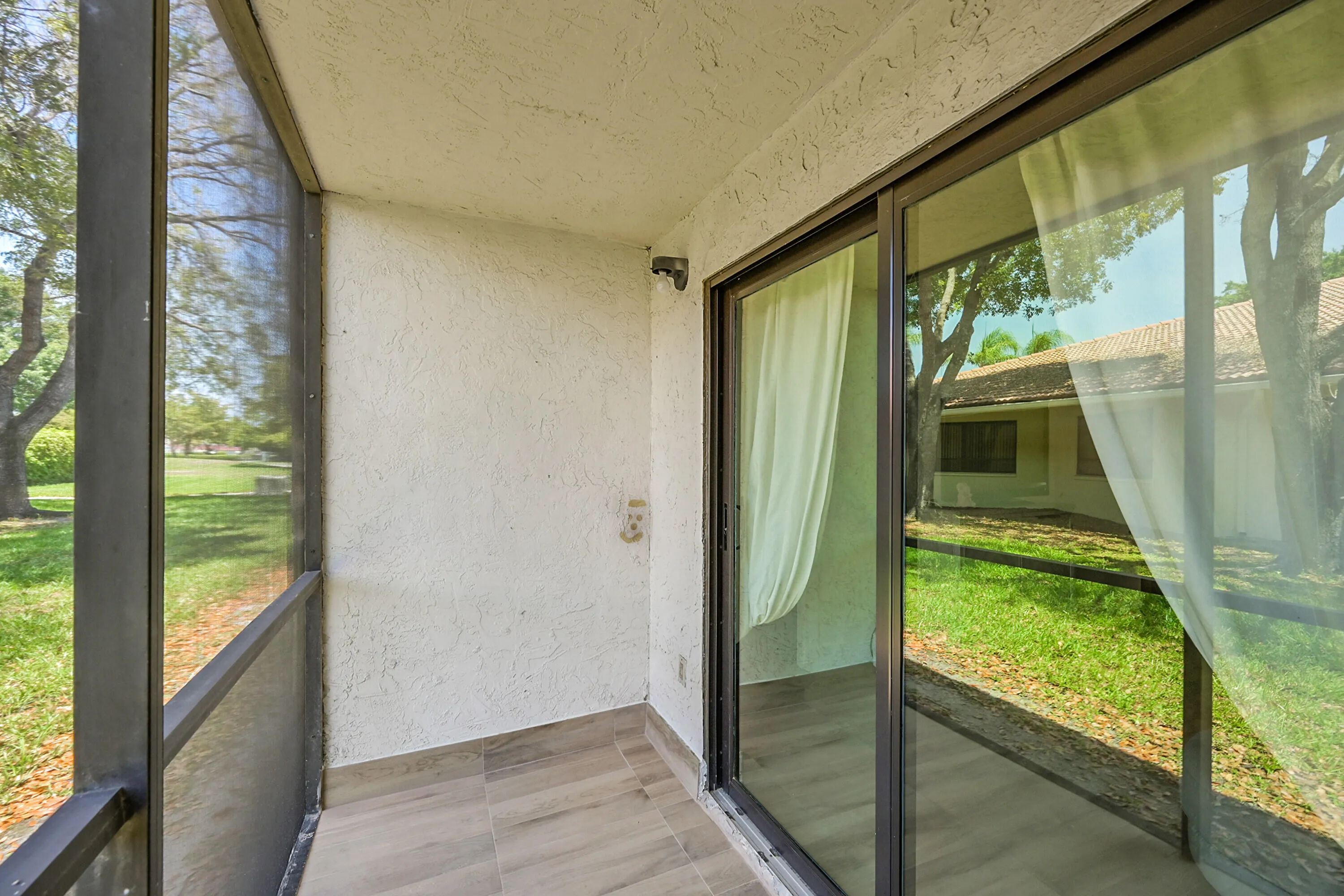 23_sun room
