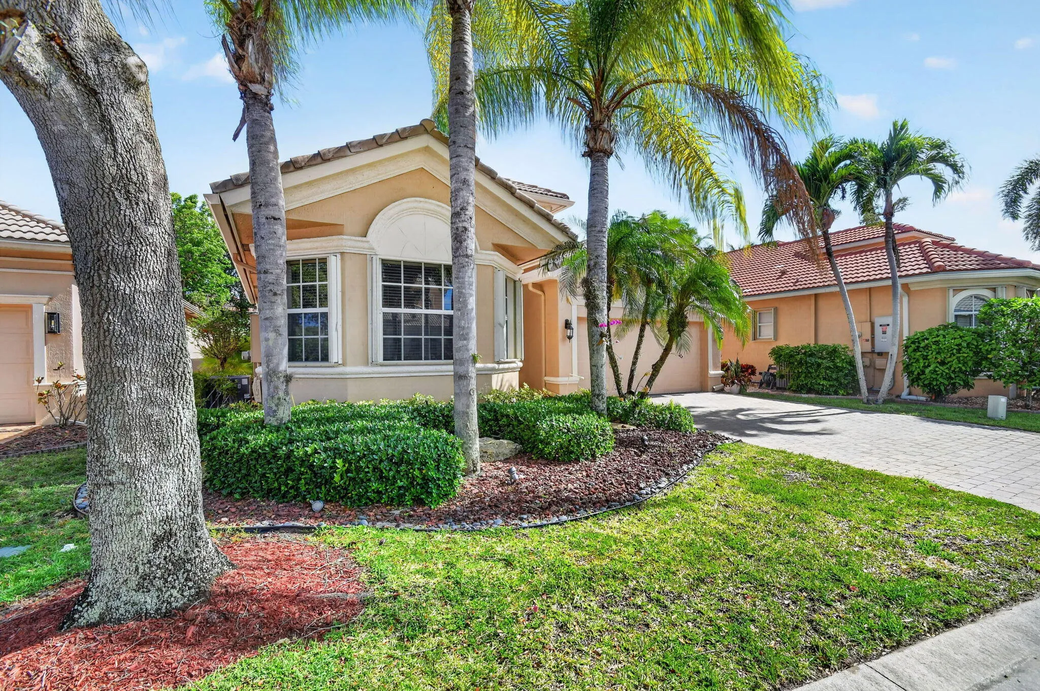 Front Exterior & Landscaping