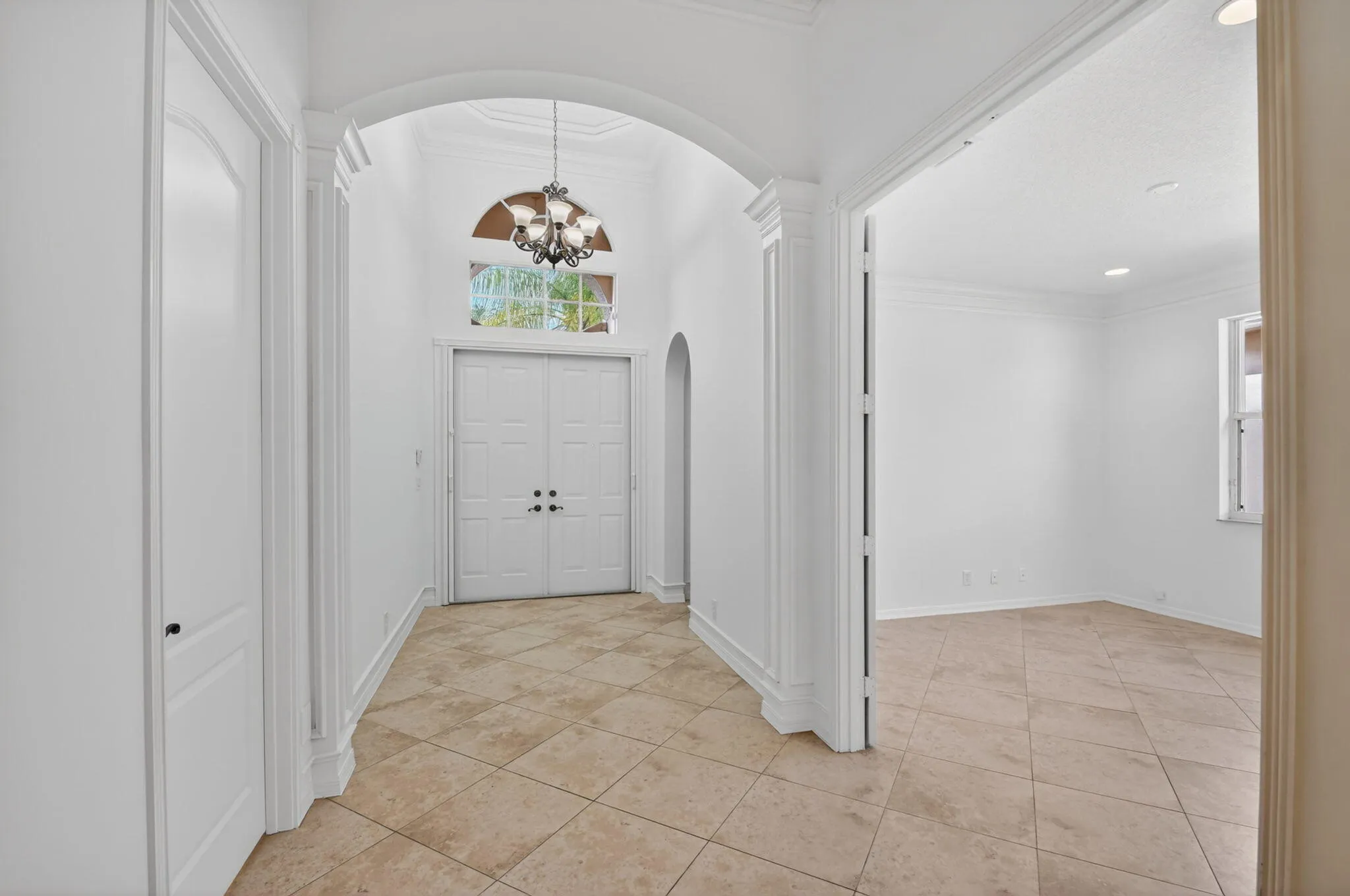 Foyer & Double Door Entry