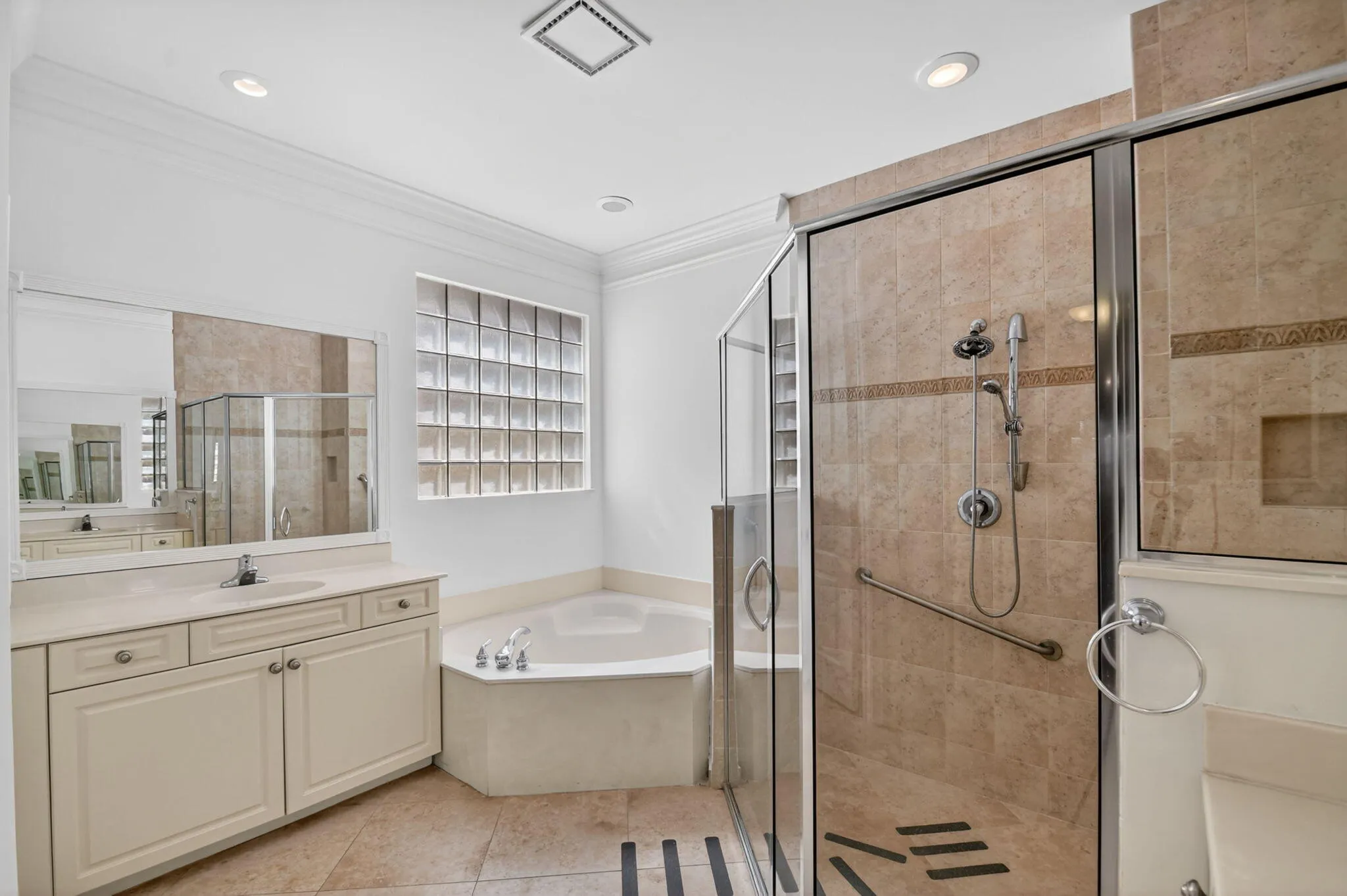 Walk-In Shower & Soaking Tub