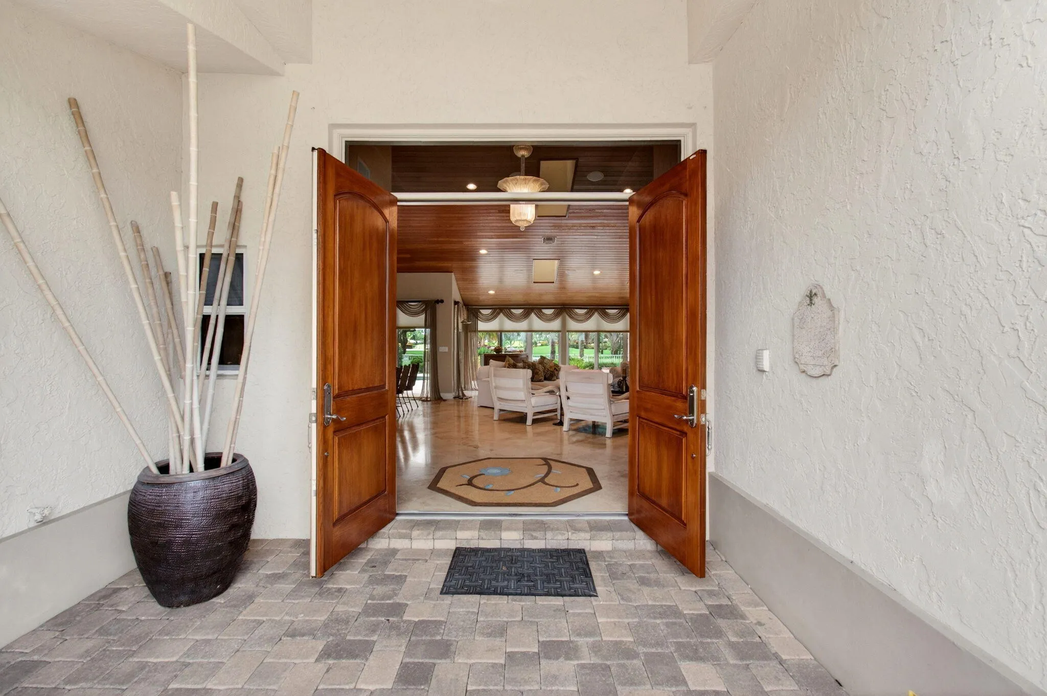 DOUBLE DOOR ENTRANCE