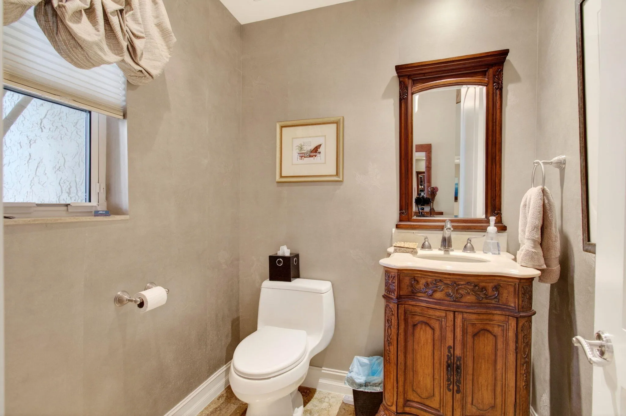 GUEST 1/2 BATHROOM
