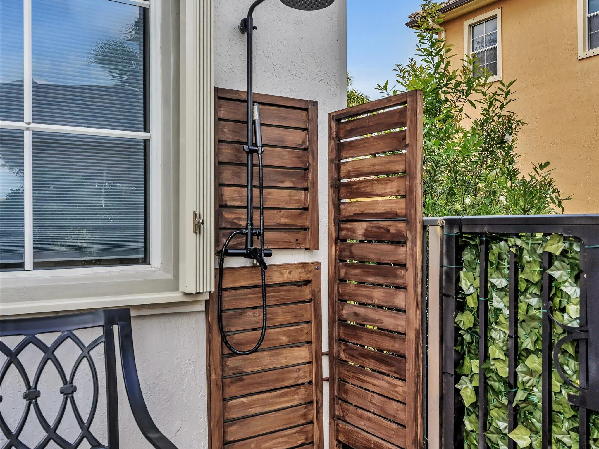OUTDOOR SHOWER!!