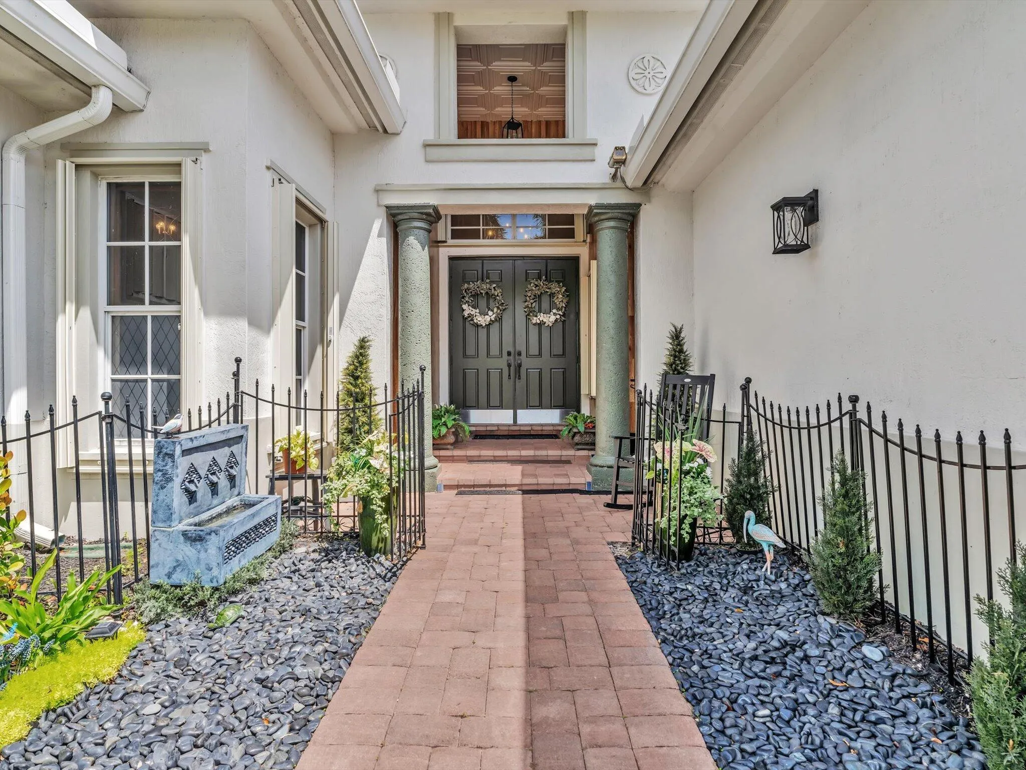LOVELY ENTRANCE WALK