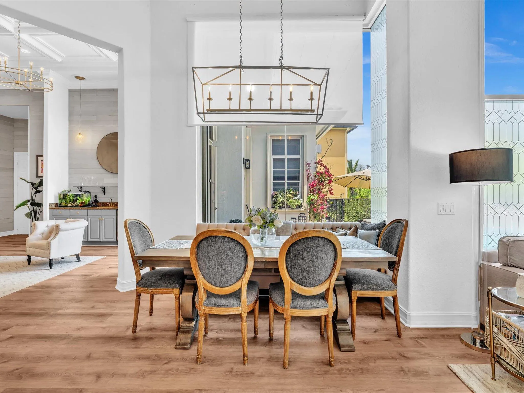 ADDITIONAL SITTING IN KITCHEN/FAMILY ROOM