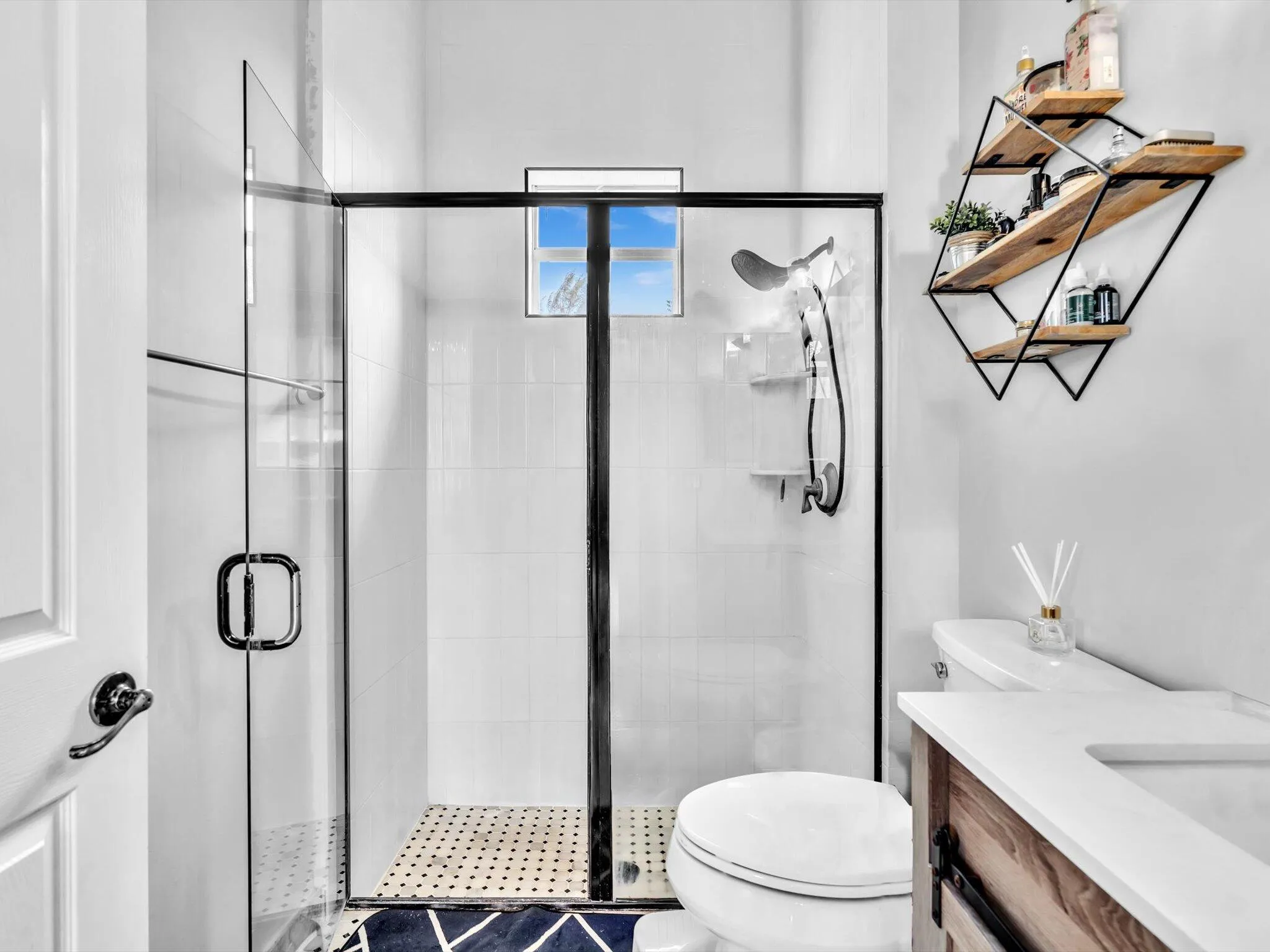EASY WALK-IN SHOWER