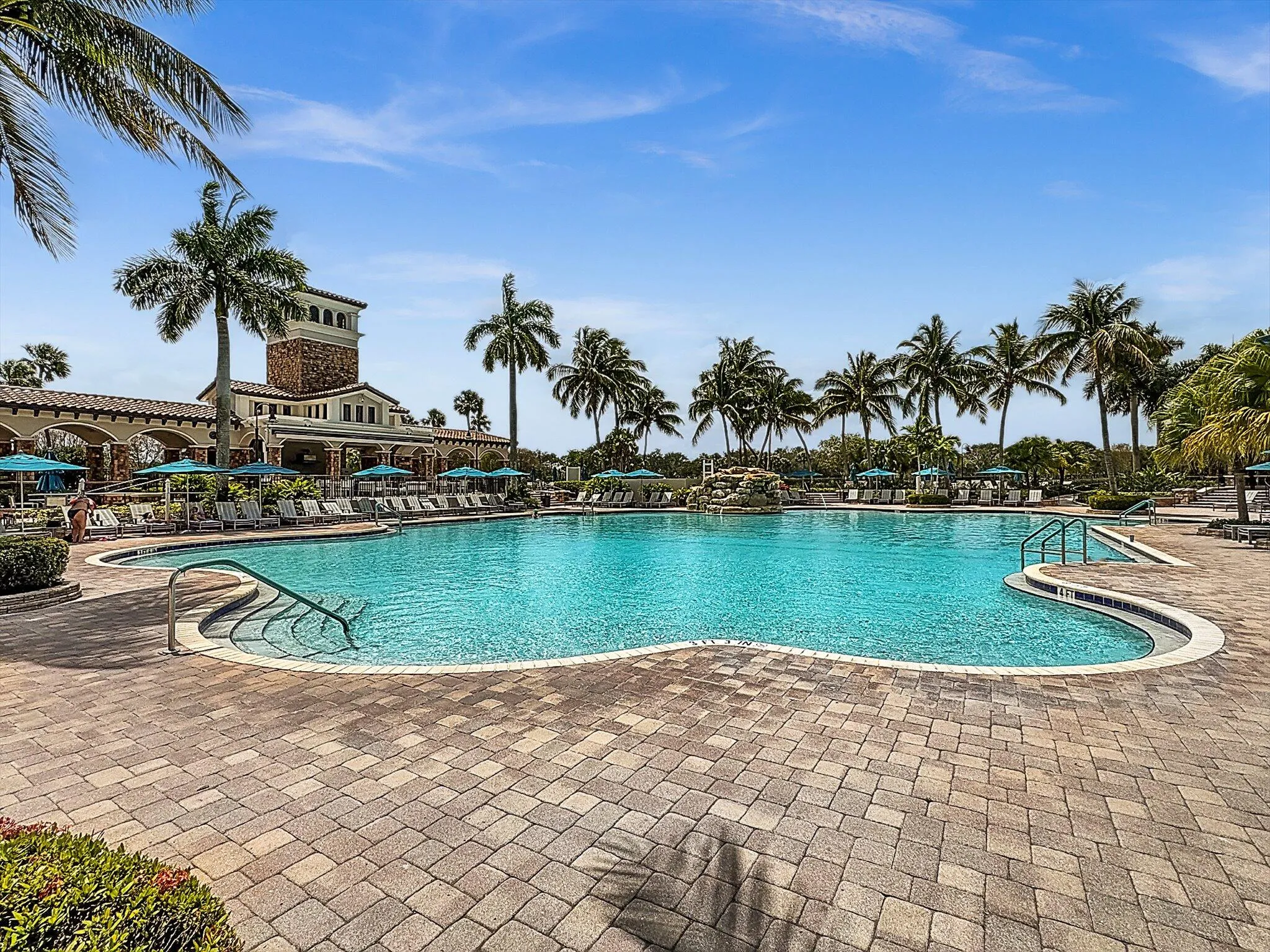 FABULOUS PLAZA DE LAGO POOL AND THERE IS ANOTHER COMMUNITY POOL AS WELL AT THE COMMONS