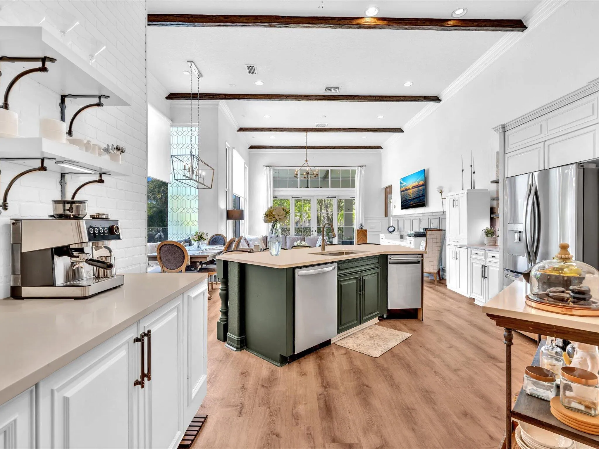KITCHEN, FAMILY ROOM VIEW