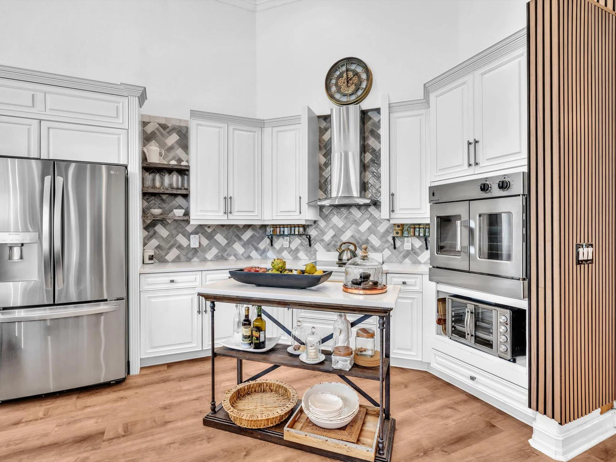 BEAUTIFUL AND FUNCTIONAL KITCHEN WITH CENTER ISLAND AND SHOWING THE FRENCH DOUBLE DOOR CONVECTION OVEN