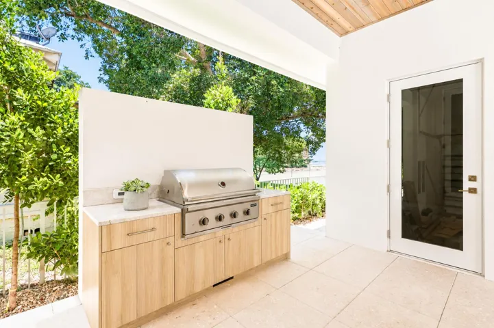 summer kitchen