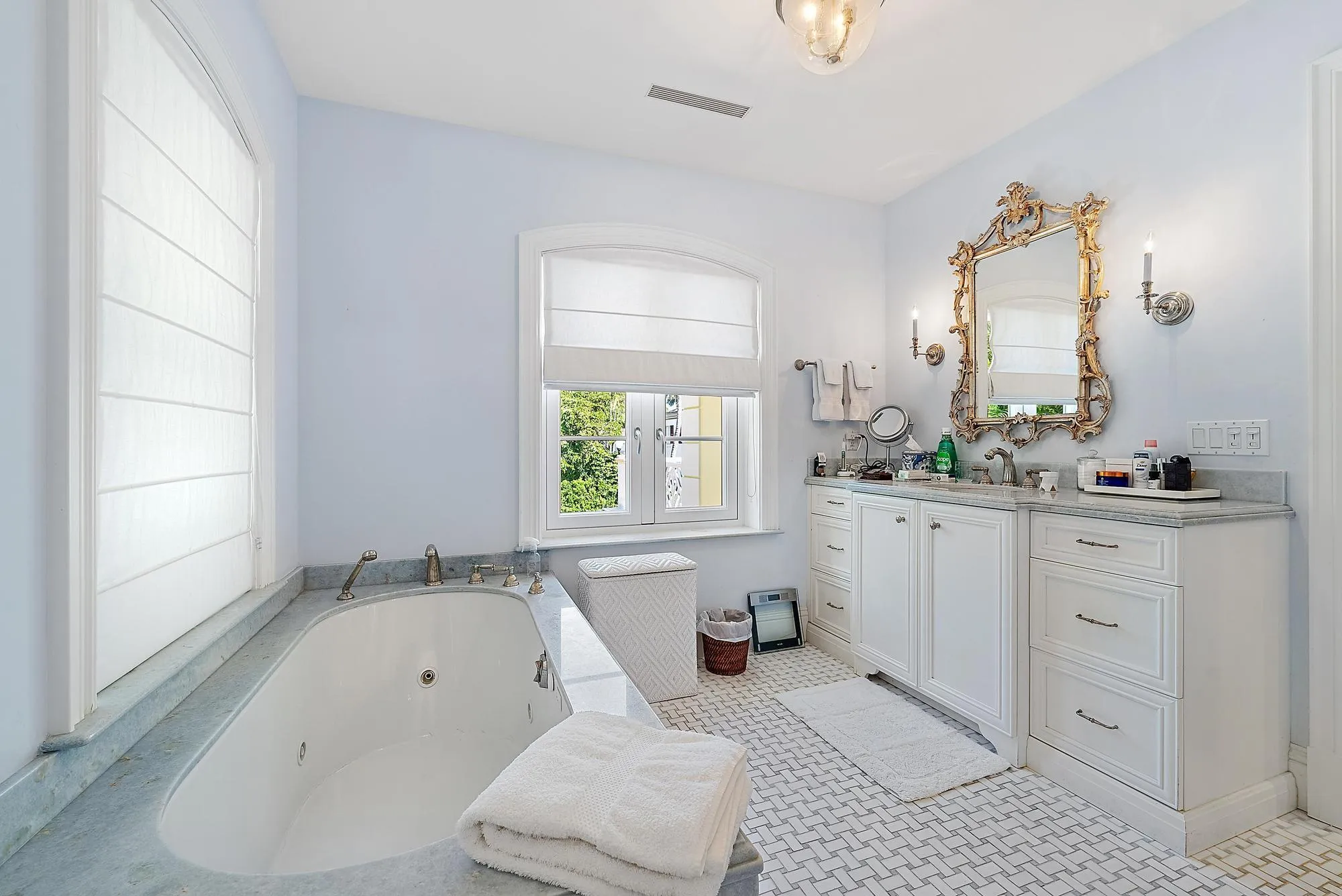 210 Emerald Ln-23