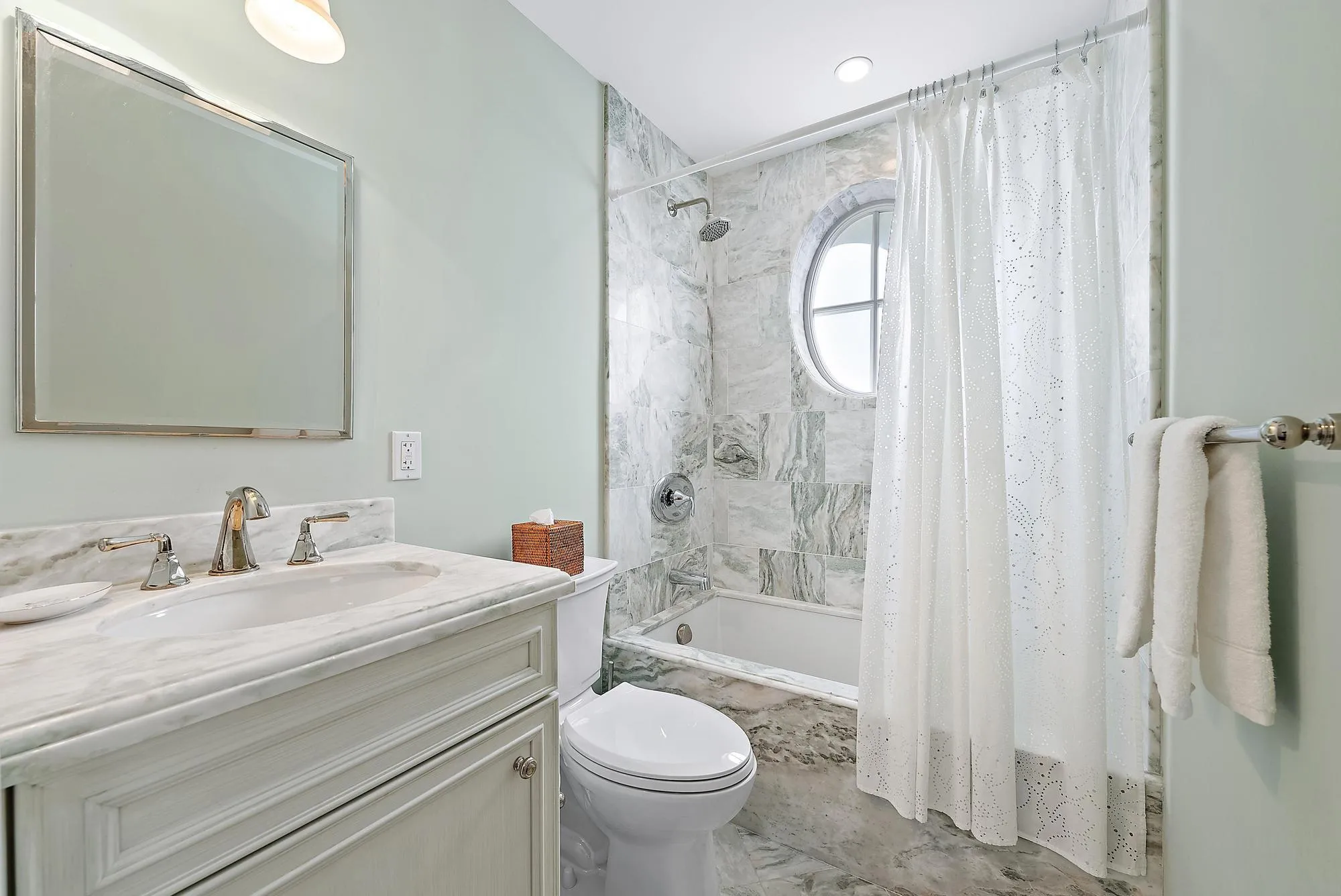 210 Emerald Ln-6