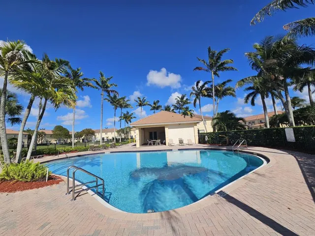 Community Pool Isles of oakland Park