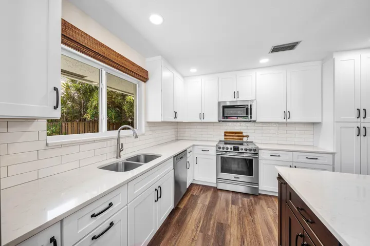 025-763CaminoLakesCircle-BocaRaton-FL-33
