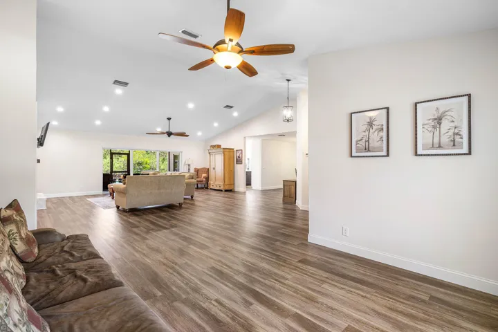 008-763CaminoLakesCircle-BocaRaton-FL-33