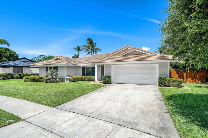 002-763CaminoLakesCircle-BocaRaton-FL-33