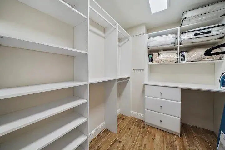 Walk-in closet
