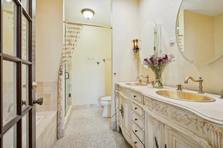 20-Akerstrom-704 SE 8th St-18