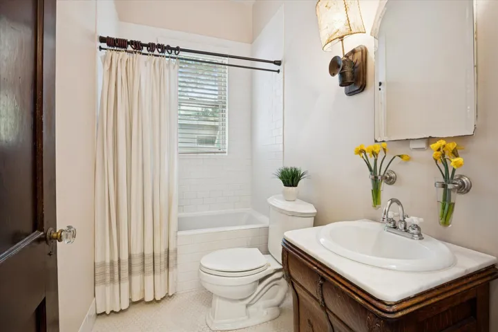 23-Akerstrom-704 SE 8th St-21