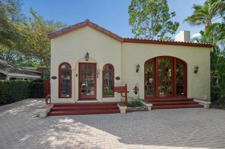 02-Akerstrom-704 SE 8th St-2