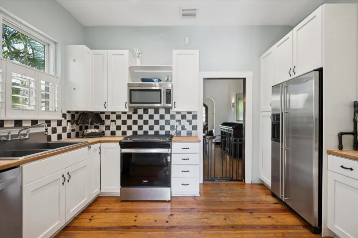 16-Akerstrom-704 SE 8th St-14