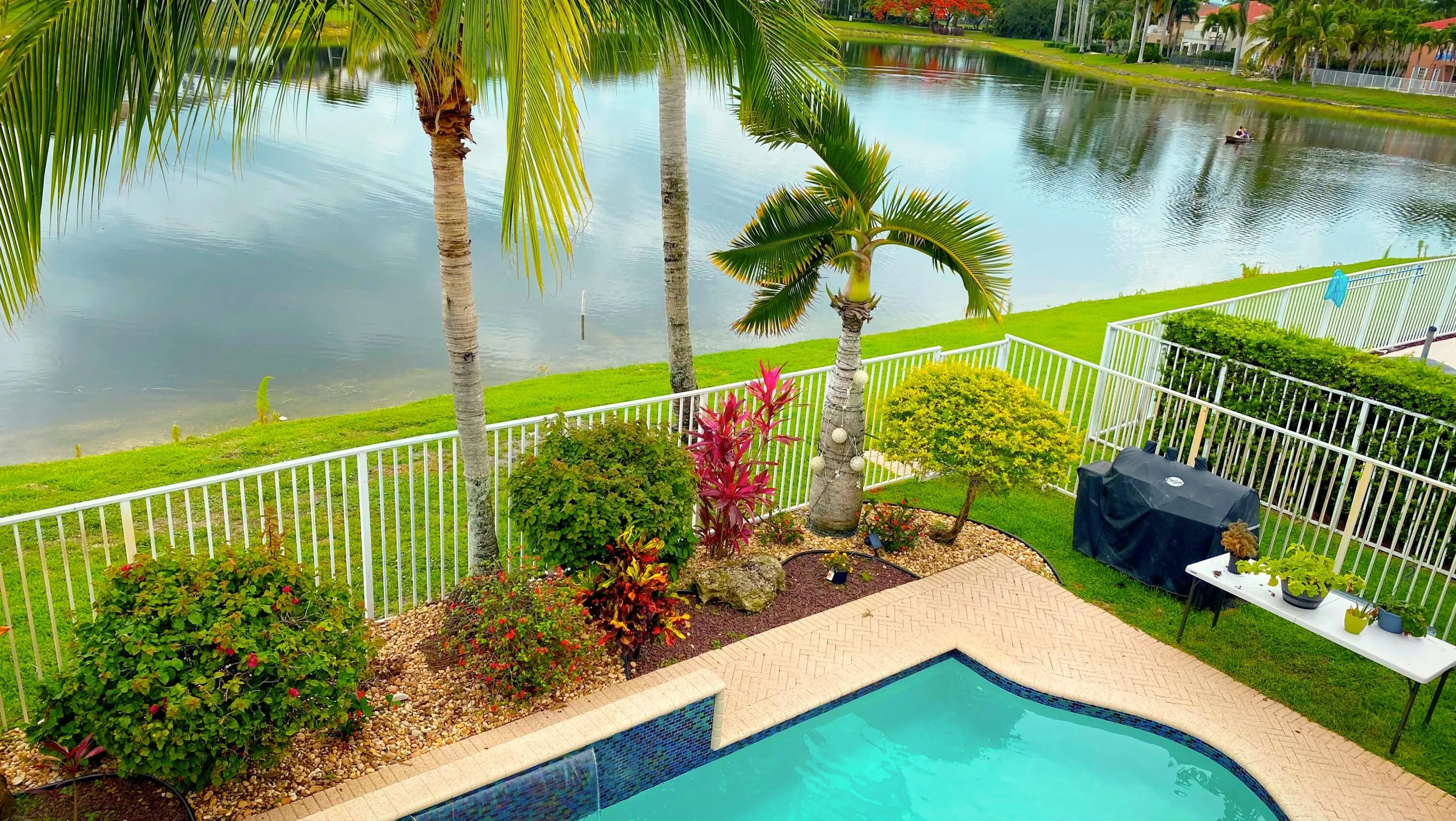 Pool/lake view