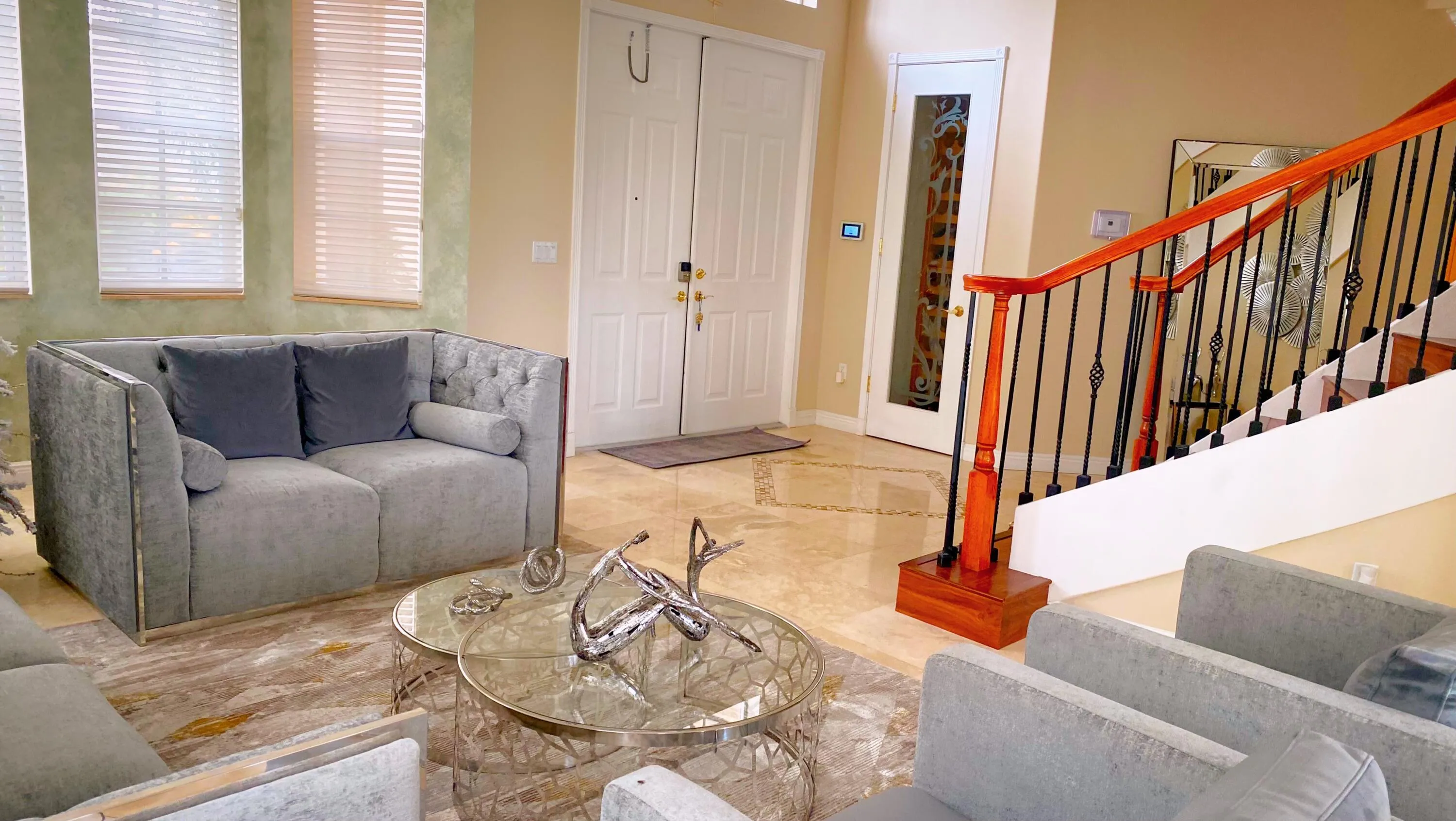 Living area/entrance