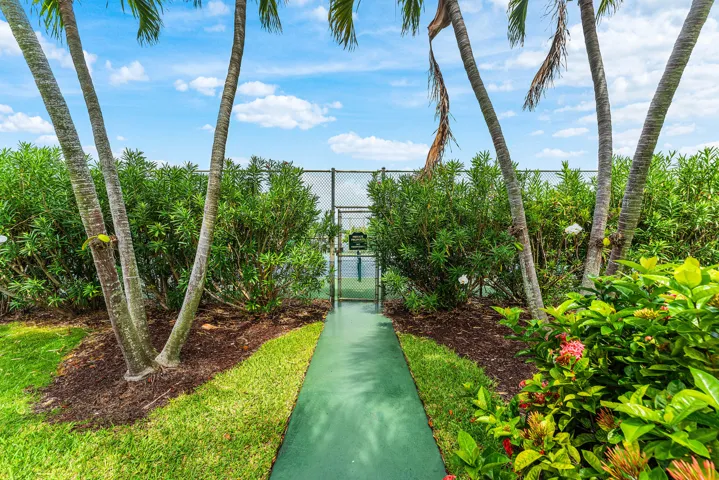 path to tennis