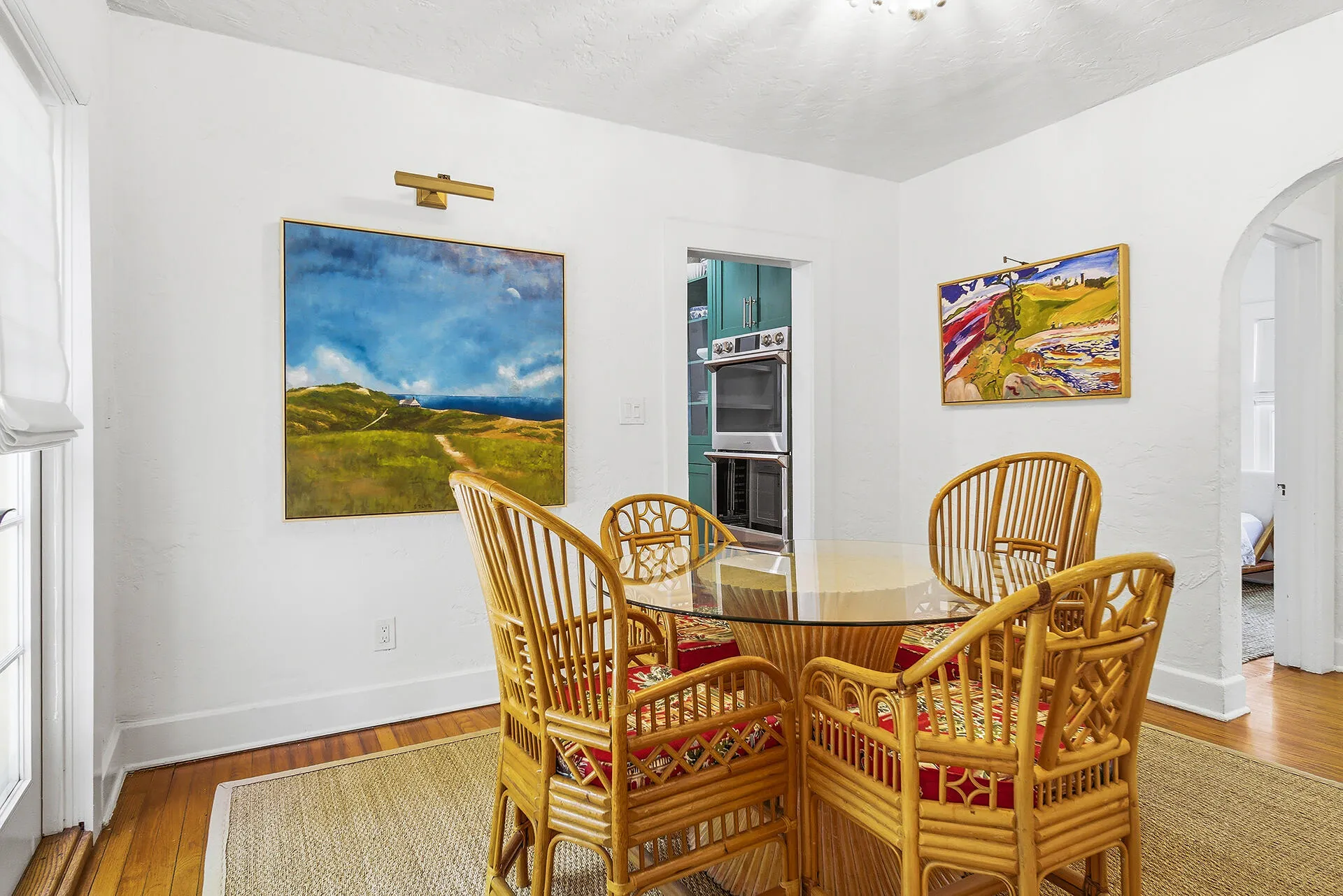 Dining to Kitchen