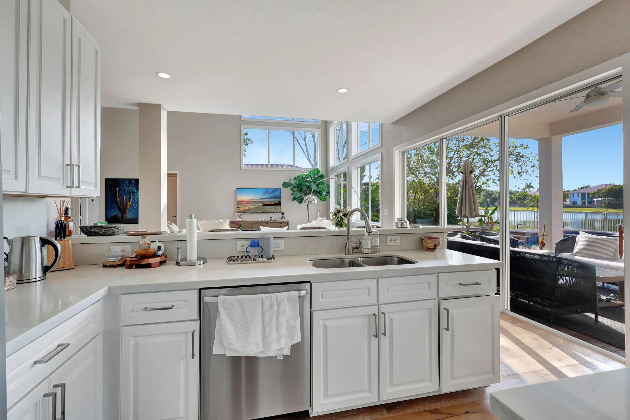 19-web-or-mls-11615Paradise_86