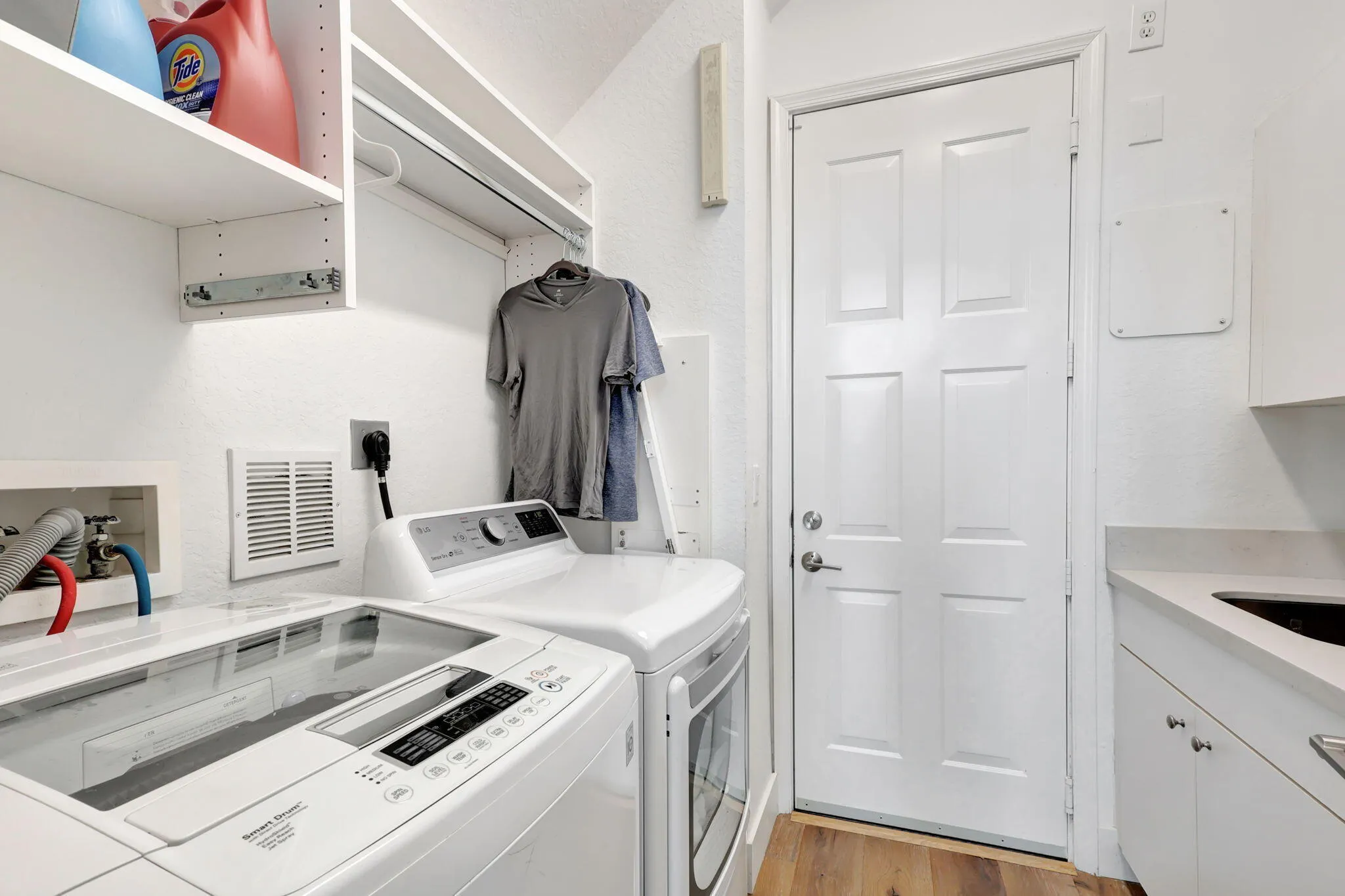 22-web-or-mls-11615Paradise_101