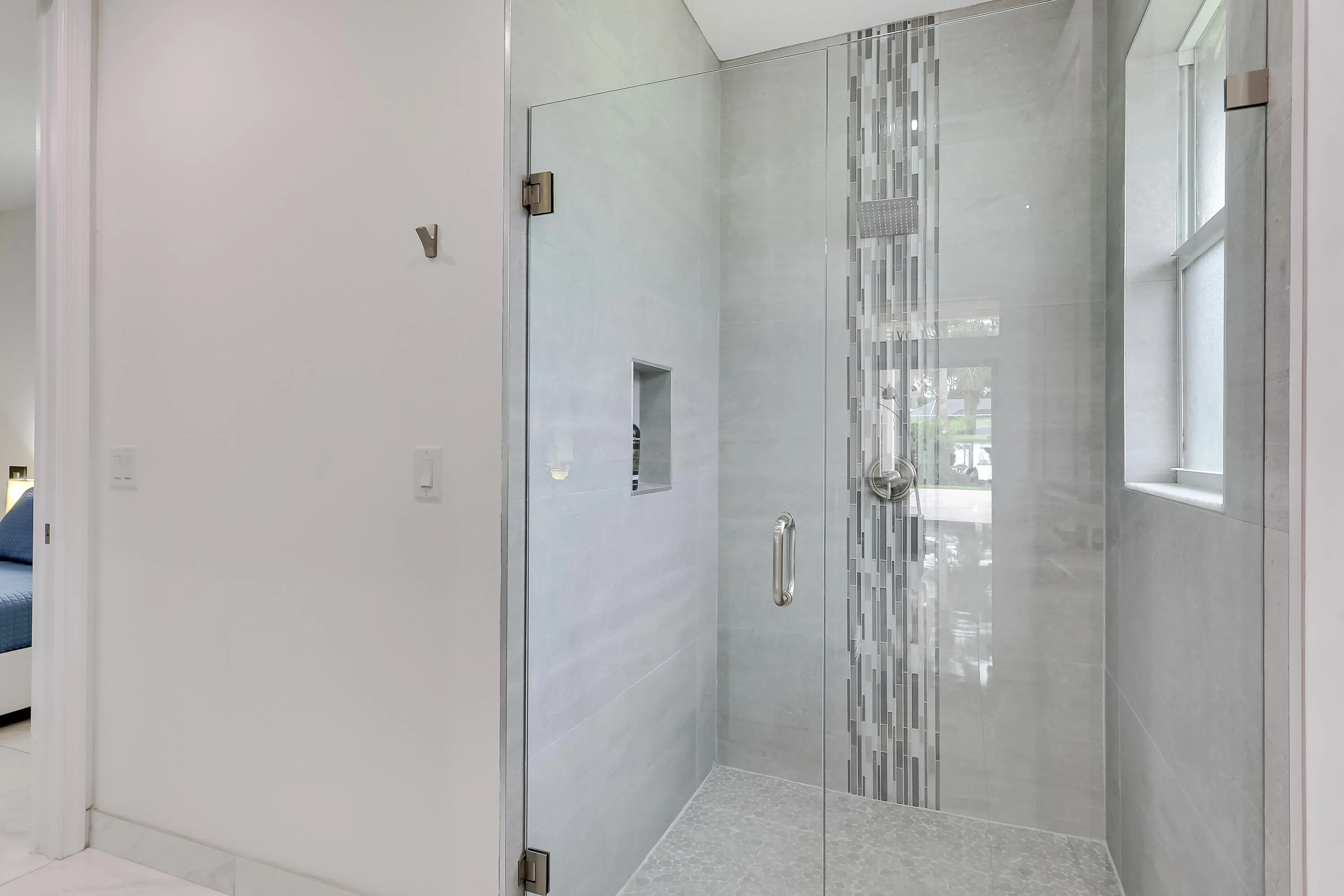 Guest Bathroom off living room