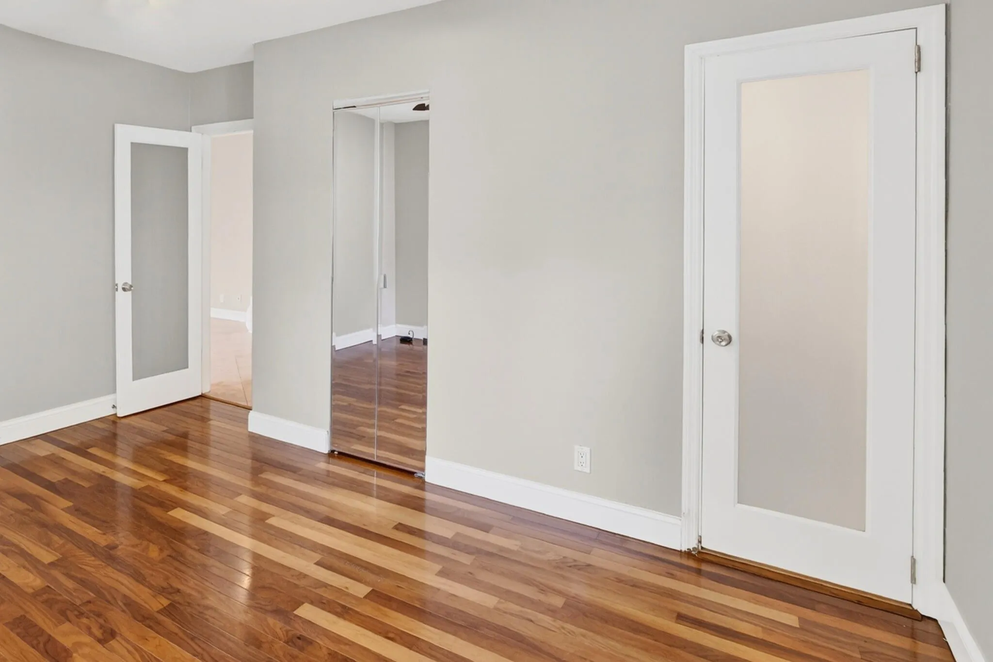 44 Front Bedroom Ensuite Entrance