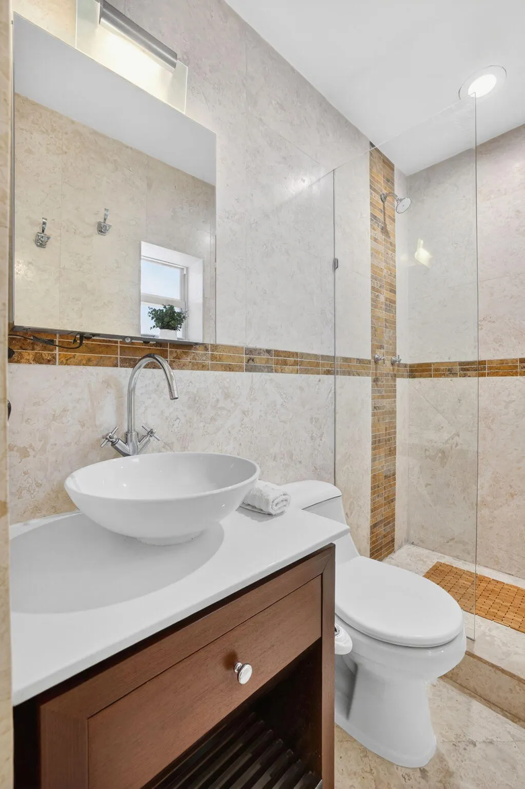 46 Front Bedroom Ensuite