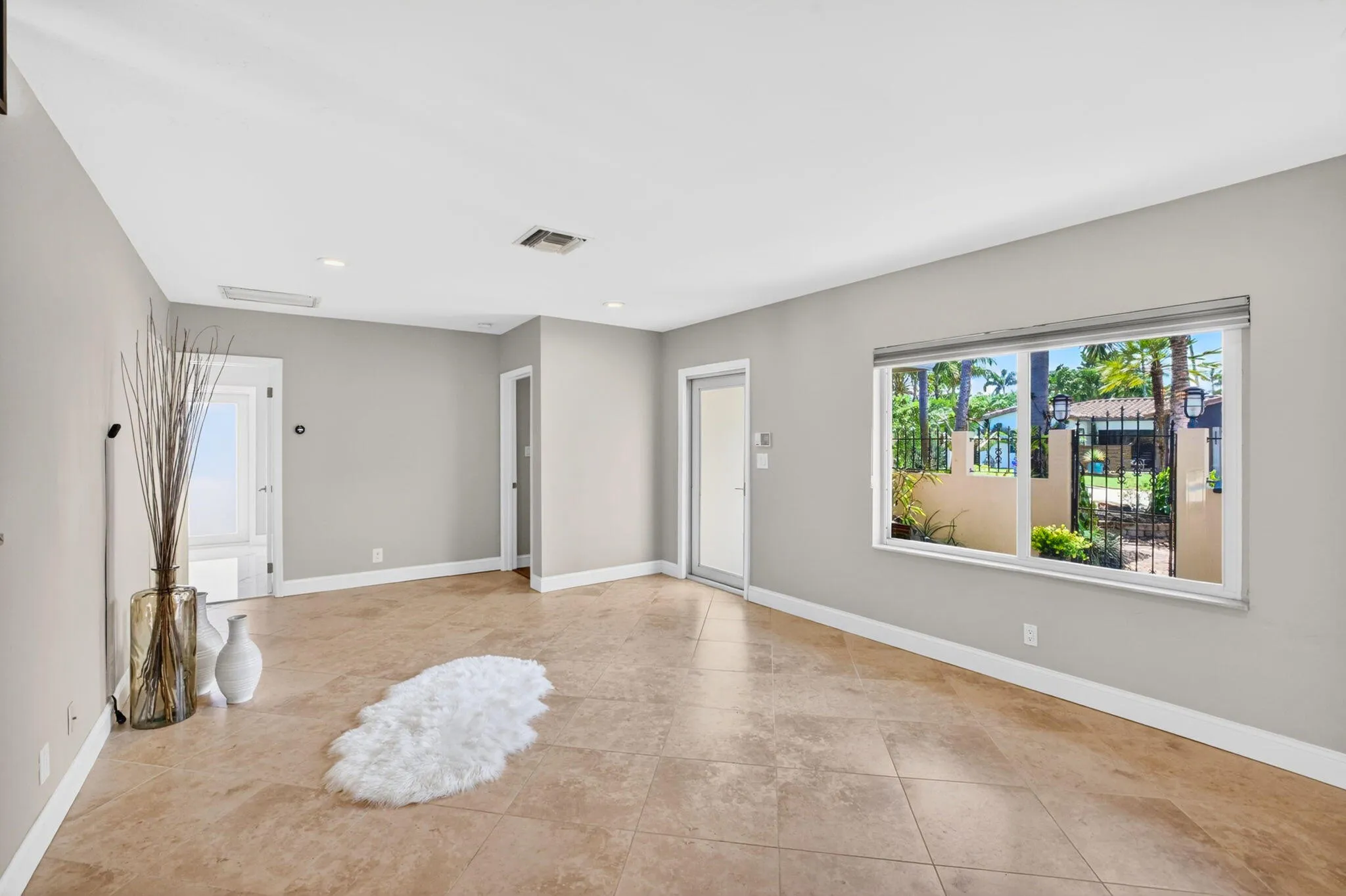 5 Living Entry