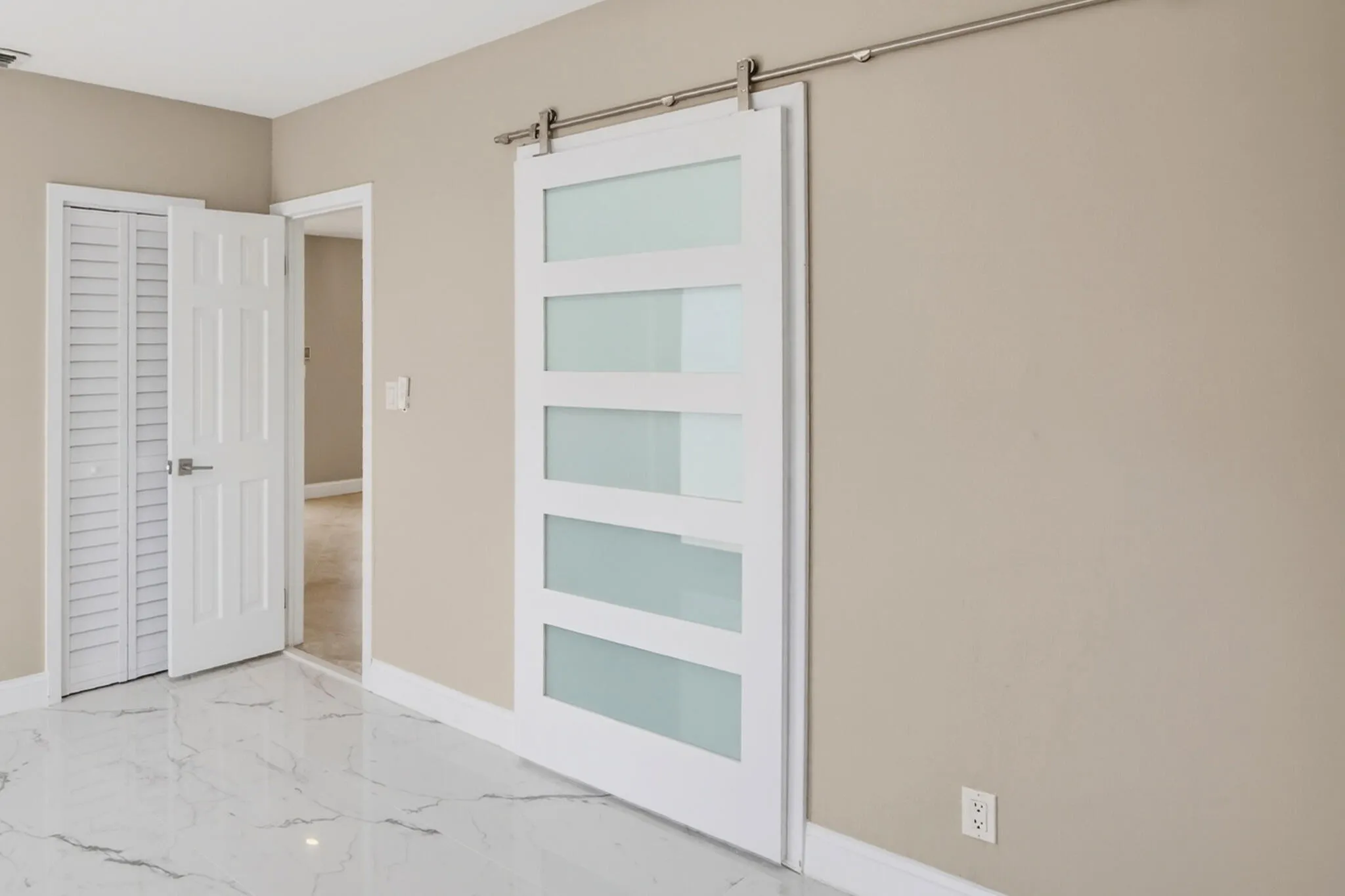 50 Back Bedroom Guest Bath Access