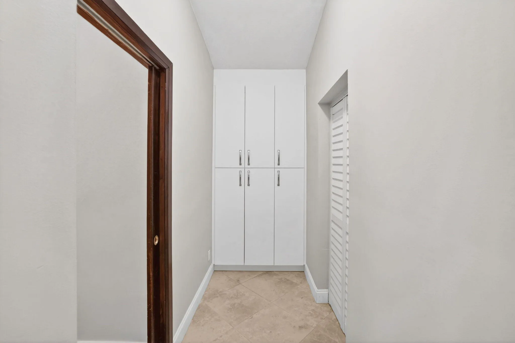 54 Bedroom 4 & Laundry Room Hall