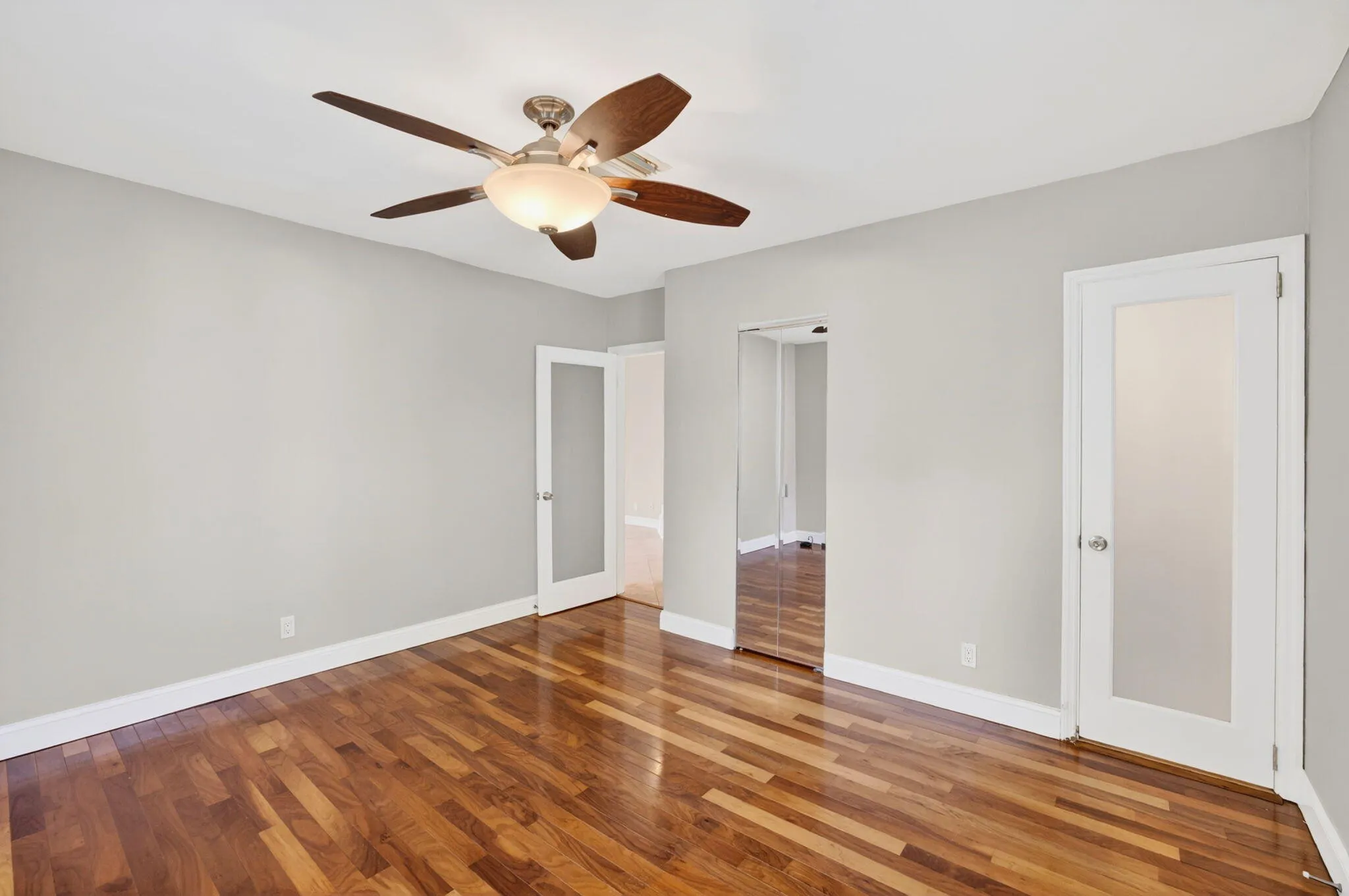 42 Front Bedroom Entry