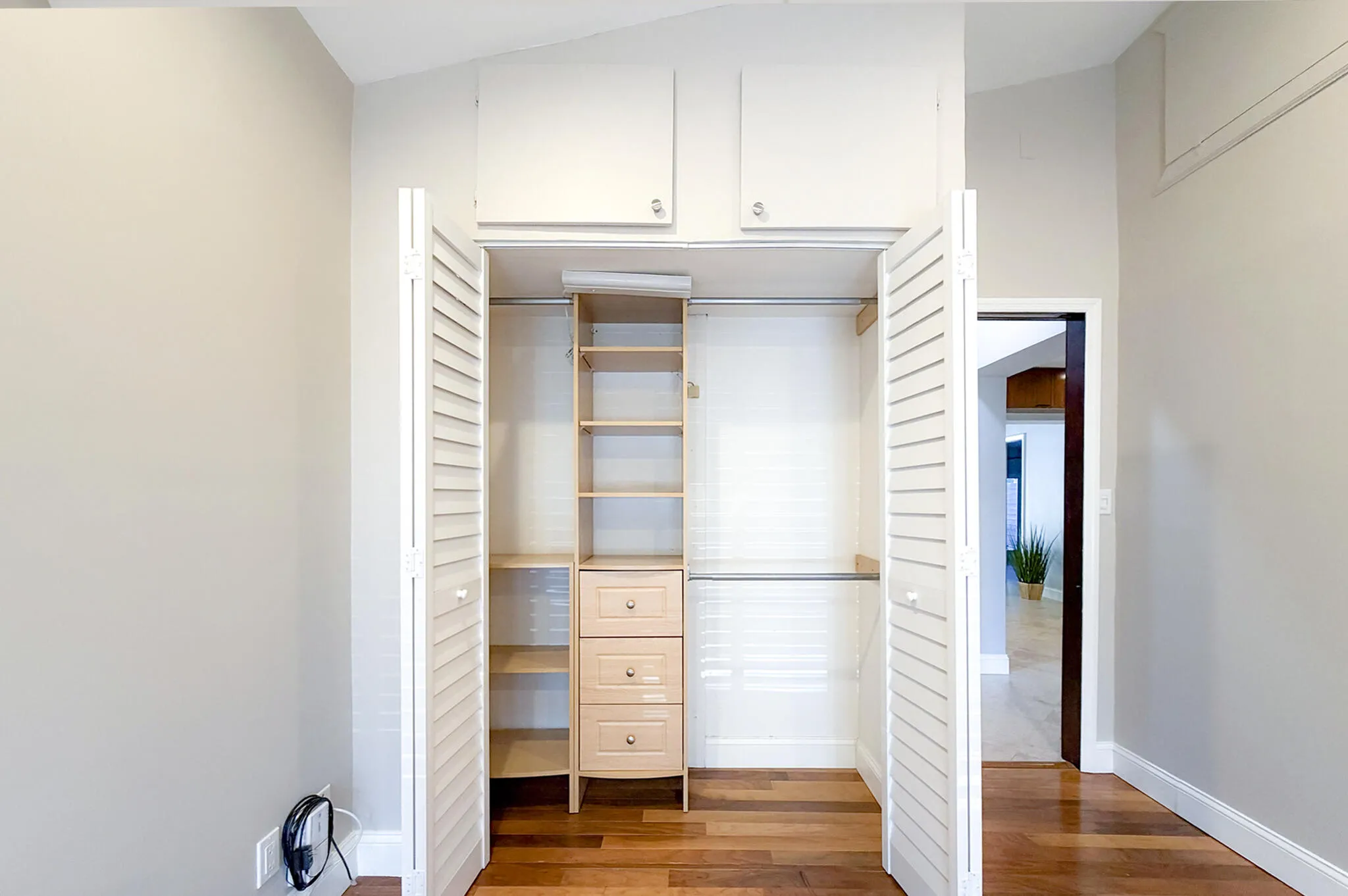 56 Bedroom 4 Closet Interior