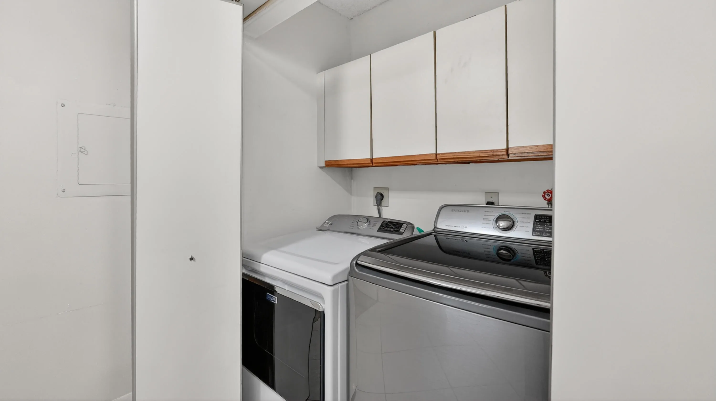 22-2808-Carambola-Cir-Windowstill