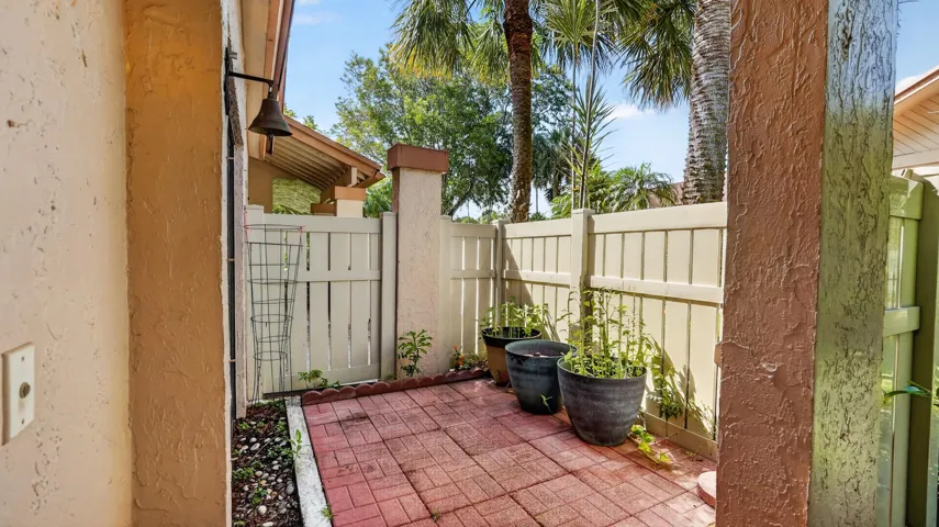 31-2808-Carambola-Cir-Windowstill