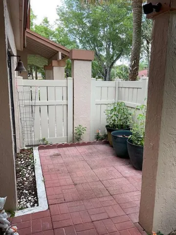 25-2808-Carambola-Cir-Windowstill