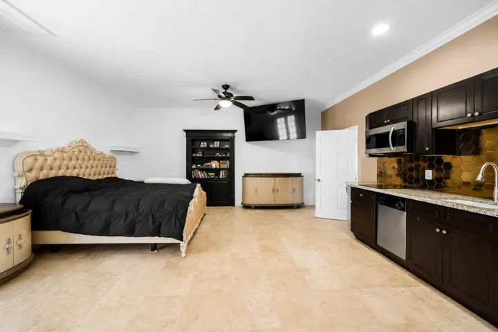 6911 NW 84th Ave 10_00_16 AM
