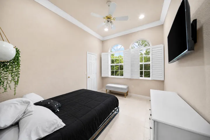 6911 NW 84th Ave 10_07_36 AM