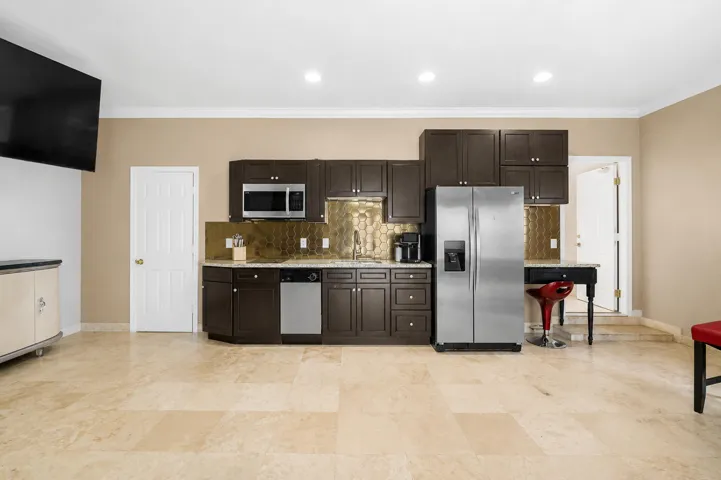 6911 NW 84th Ave 10_02_23 AM
