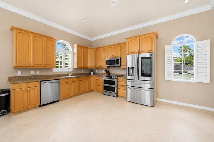 6911 NW 84th Ave 10_05_00 AM