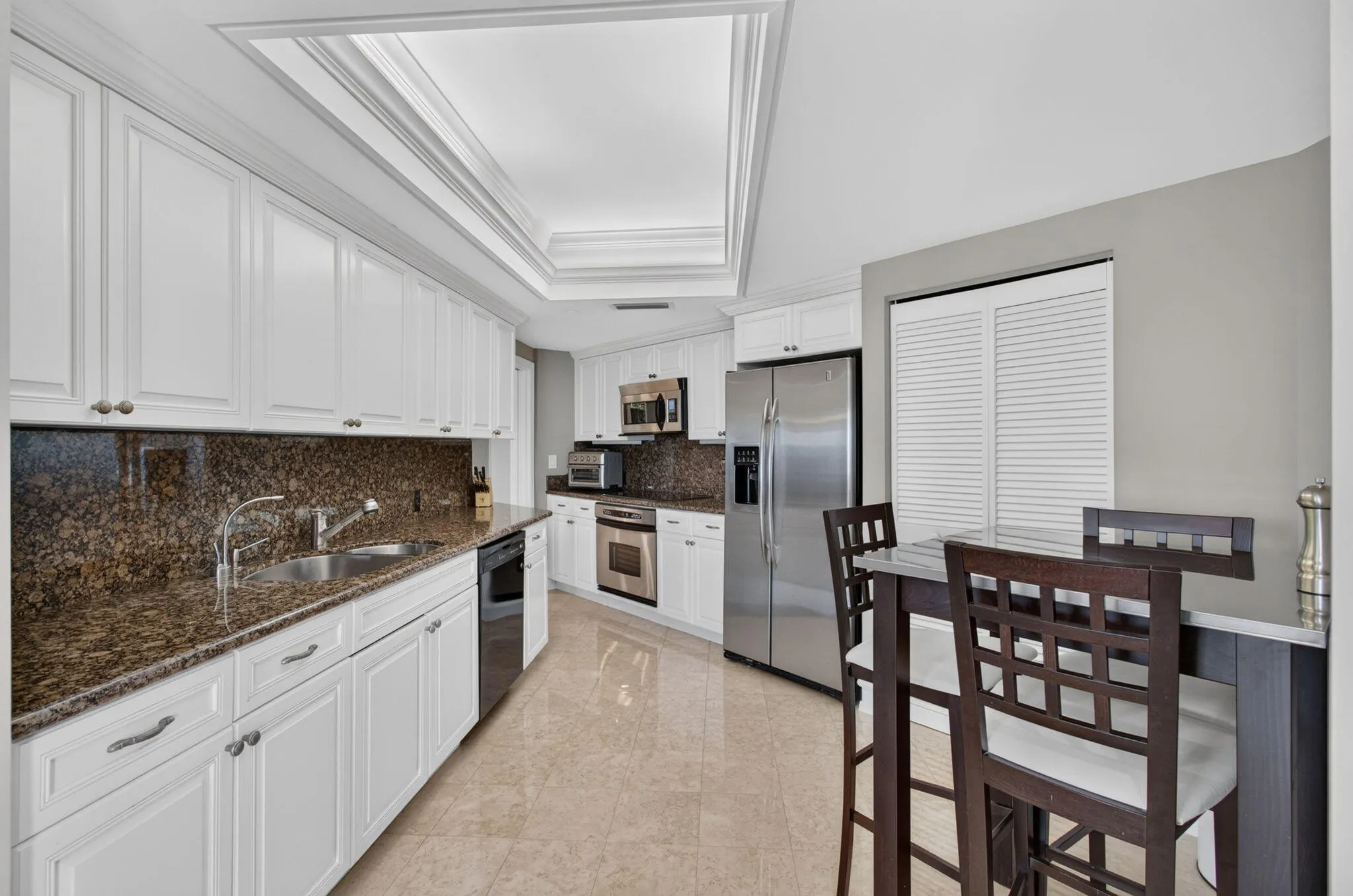 Eat-In Kitchen