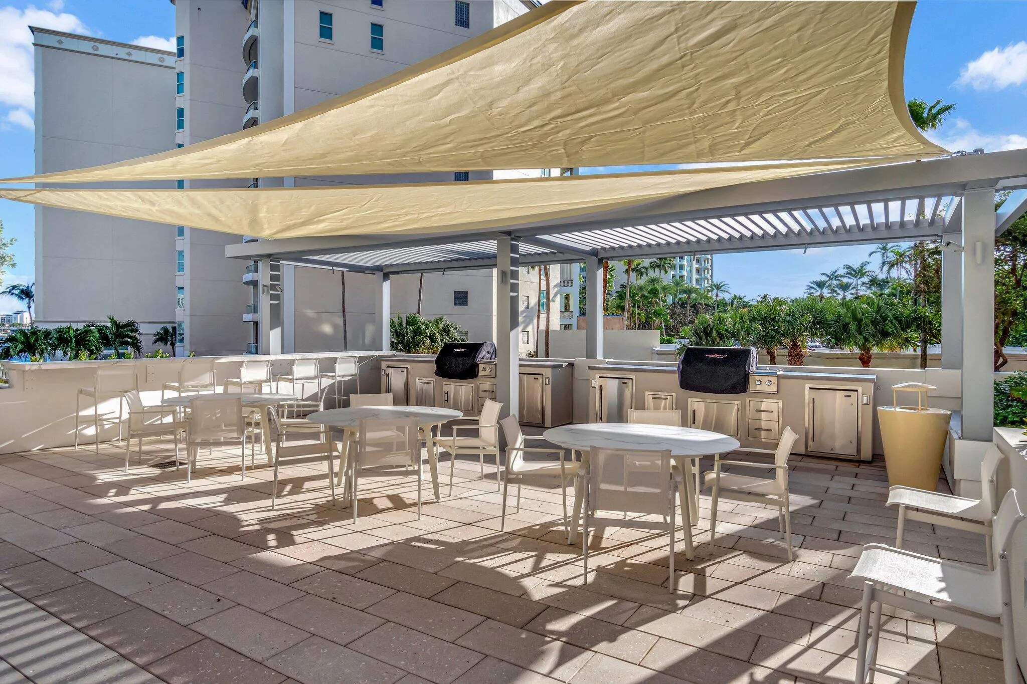 South Lounge Gas Grills