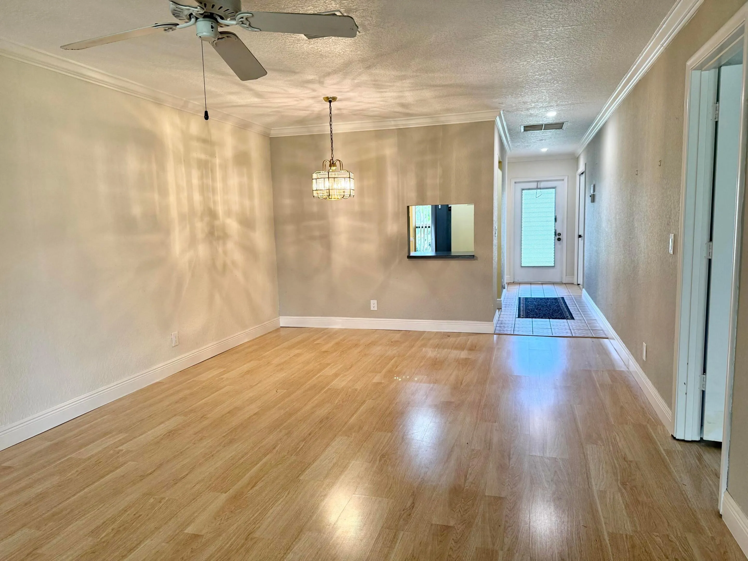 DINING AREA/LIVING ROOM