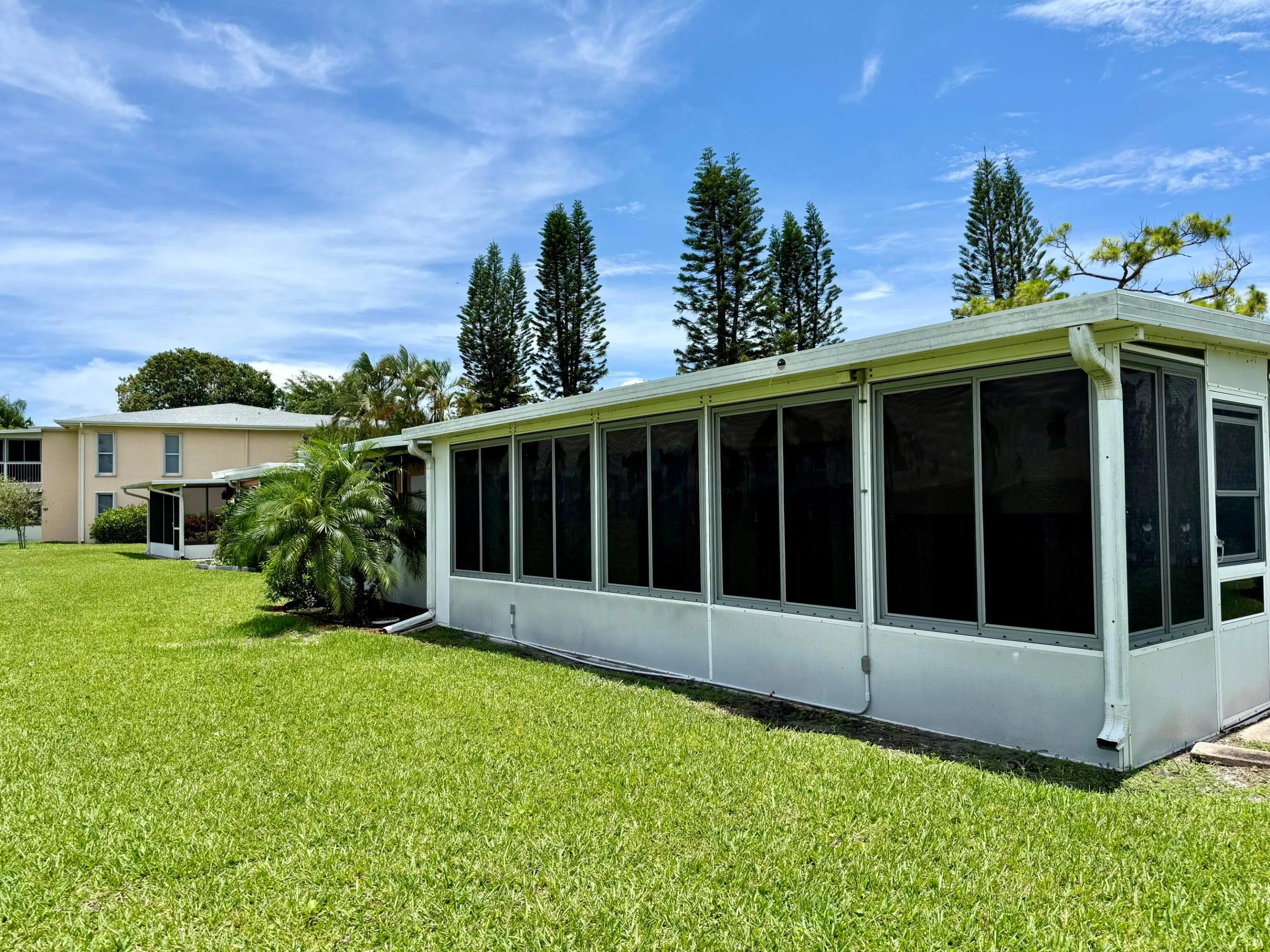 EXTERIOR BACK